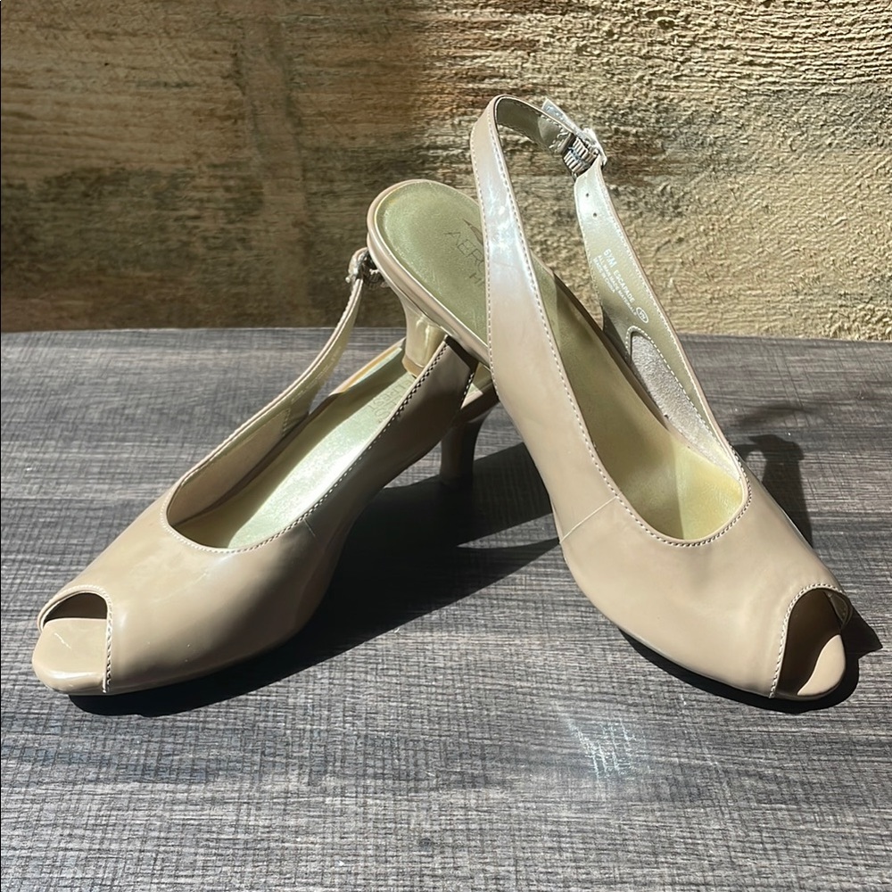 AEROSOLES Tan Heels with Classic Pointed Toe